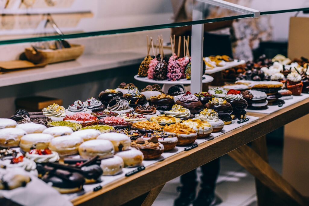 A display window fill with delicious pastries in the neighborhood of Poble Sec